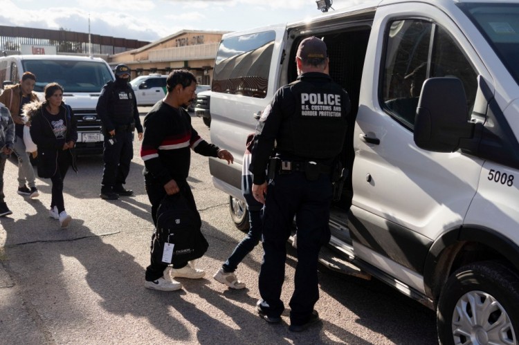 德克萨斯州根据2021年逮捕和监禁法逮捕了1万名非法移民但威胁并没有阻止镇压