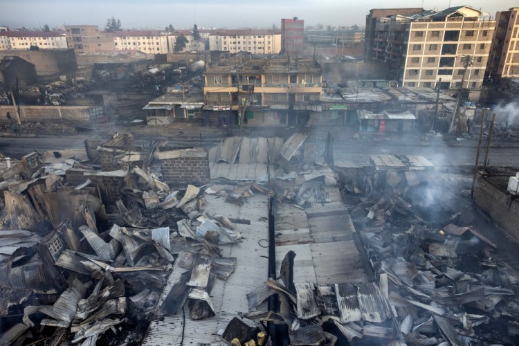 肯尼亚首都瓦斯爆炸引发大火造成至少3人死亡270多人受伤
