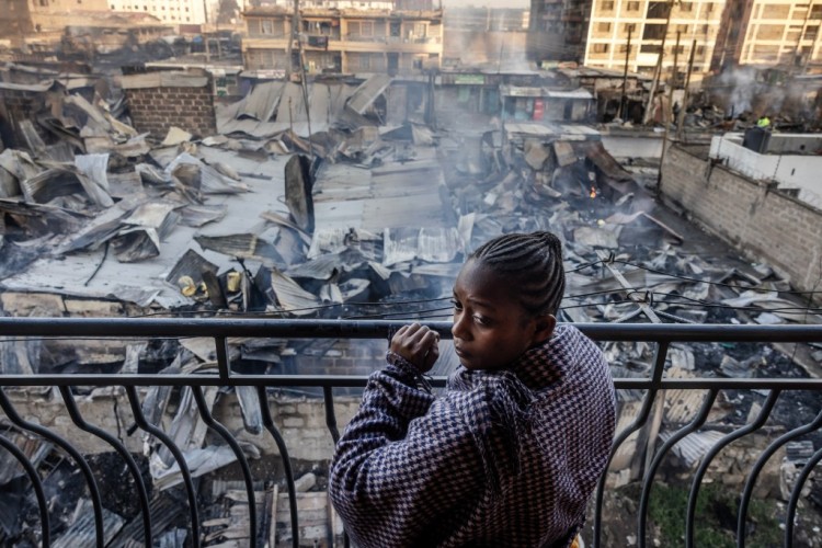 肯尼亚首都瓦斯爆炸引发大火造成至少3人死亡270多人受伤